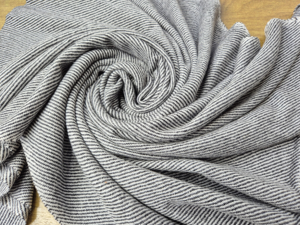 Preview: Kaschmir-Schal Anthrazit & Weiß – fein gewebte Webkunst von LWH Nepal